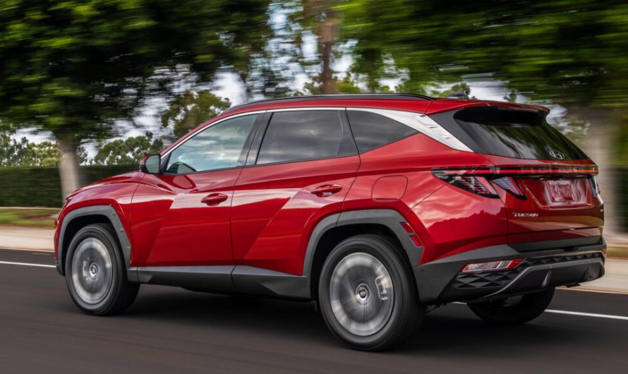 Hyundai радить продовжувати користуватися Tucson, але паркувати його на відстані від інших об’єктів