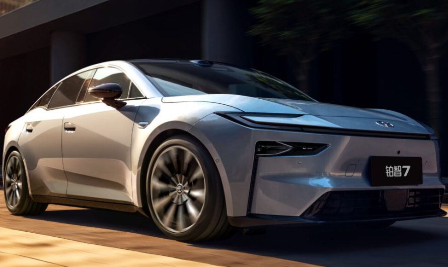 Toyota поділила свою стратегію електромобілів на дві частини, і США отримують не найкращу з них