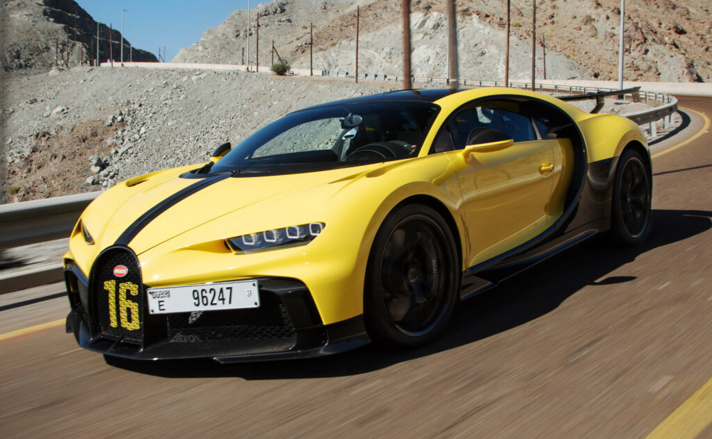 Bugatti Chiron Pur Sport збоку