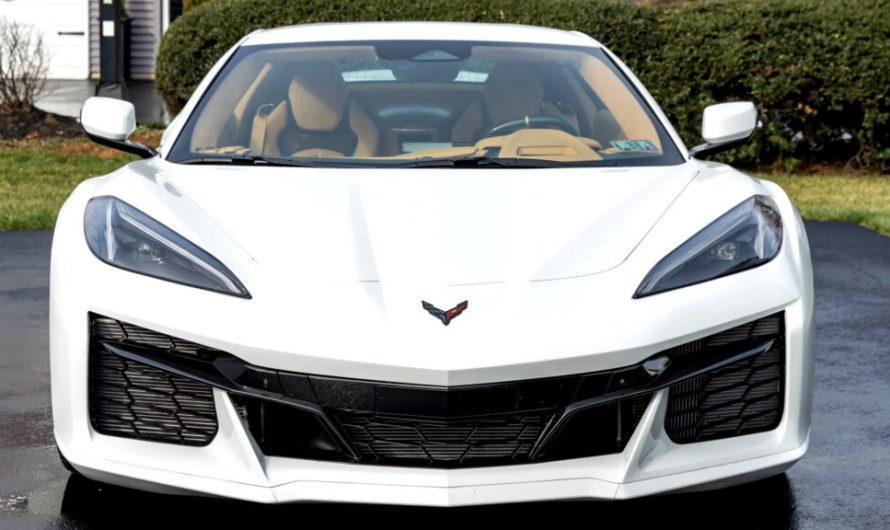 Неймовірна знахідка: чоловік купив практично новий Corvette на 25 тисяч доларів дешевше за рекомендовану ціну