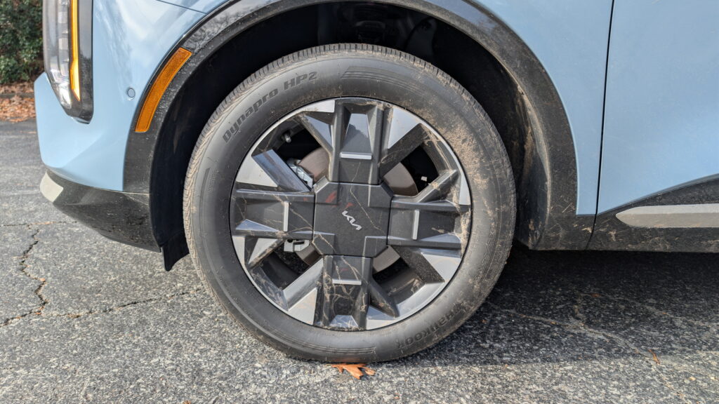 Kia Sportage Hybrid в дощ