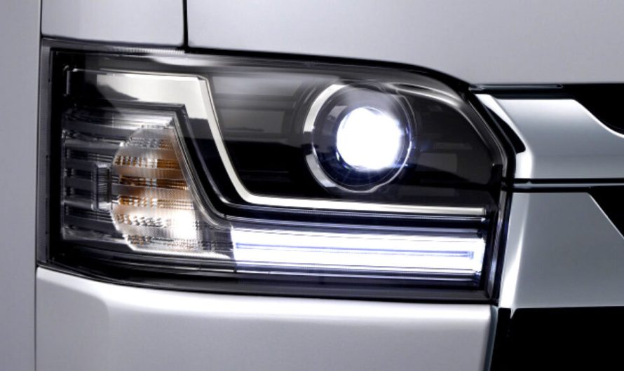 Цей фургон мав би вже давно зникнути, але Toyota продовжує його вдосконалювати вже понад двадцять років