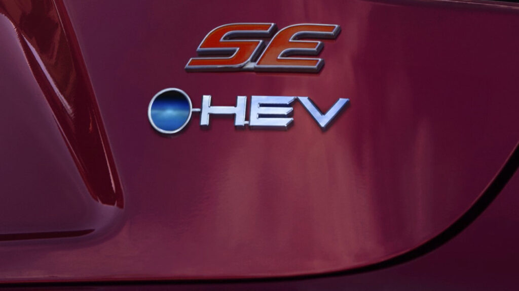 Салон Toyota Corolla Hybrid