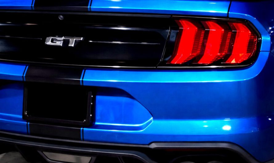 Каліфорнія спочатку взялася за водіїв, а тепер дістала і продавців “примарних” номерів