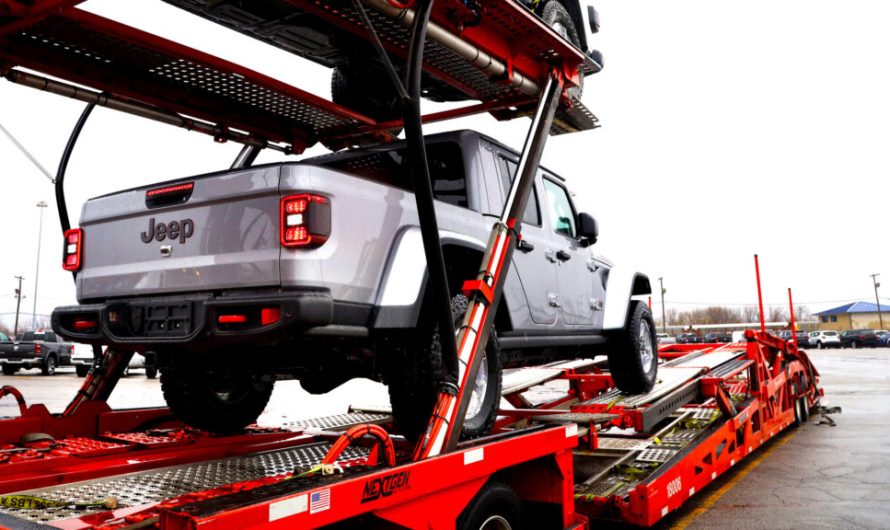 Шахраї продовжують обманювати автосалони, відправляючи дорогі автомобілі не на ті перевізники