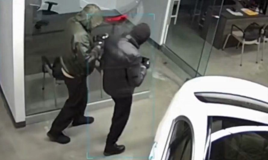 Вони викрали автомобілі на $2 мільйони, ніхто навіть не почув шелесту