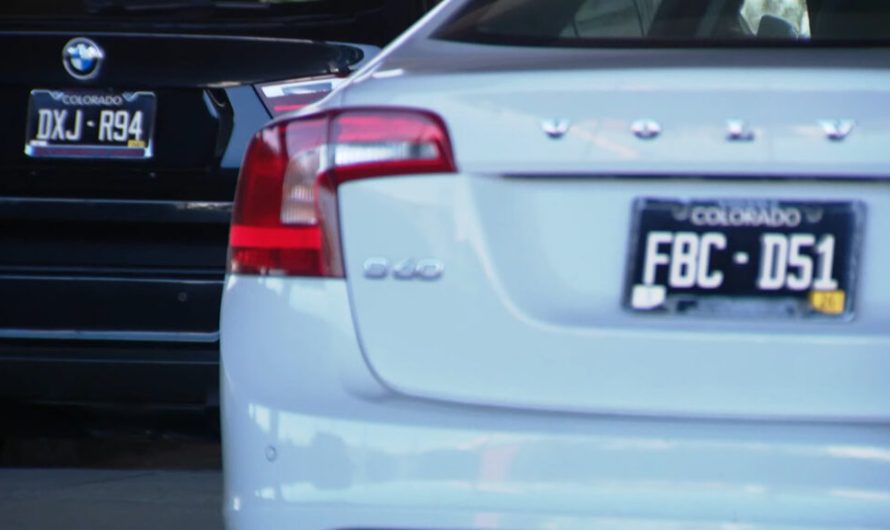 Чорні номерні знаки Колорадо приносять мільйони доларів неприбутковим організаціям