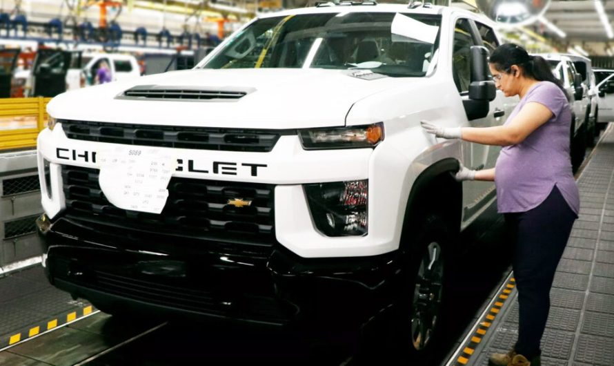 GM переносить виробництво вантажівок до США, що призведе до звільнення 1200 канадців