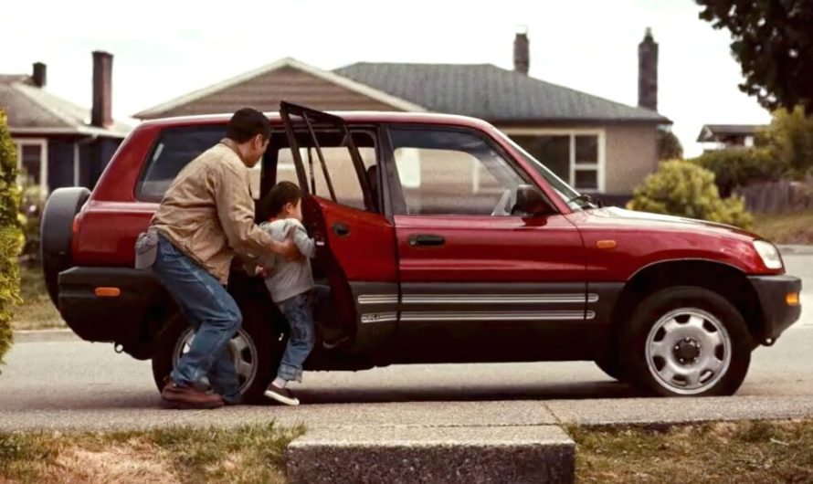 Реклама Toyota на Супер Боул починається з дідуся, а завершується новим позашляховиком