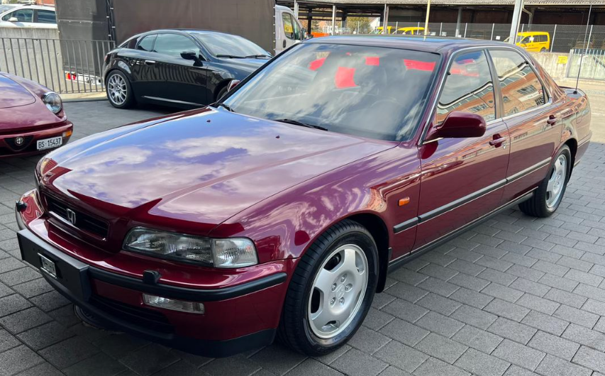 У Києві з’явився 30-річний представницький седан Honda Legend у стані “капсула часу” (фото)