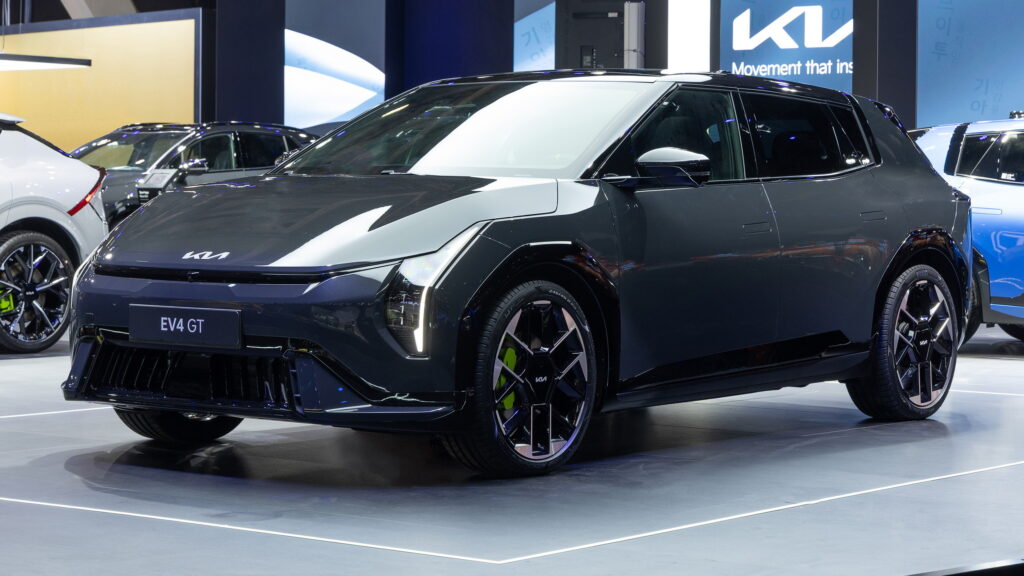 Kia EV4 GT на автосалоні в Брюсселі
