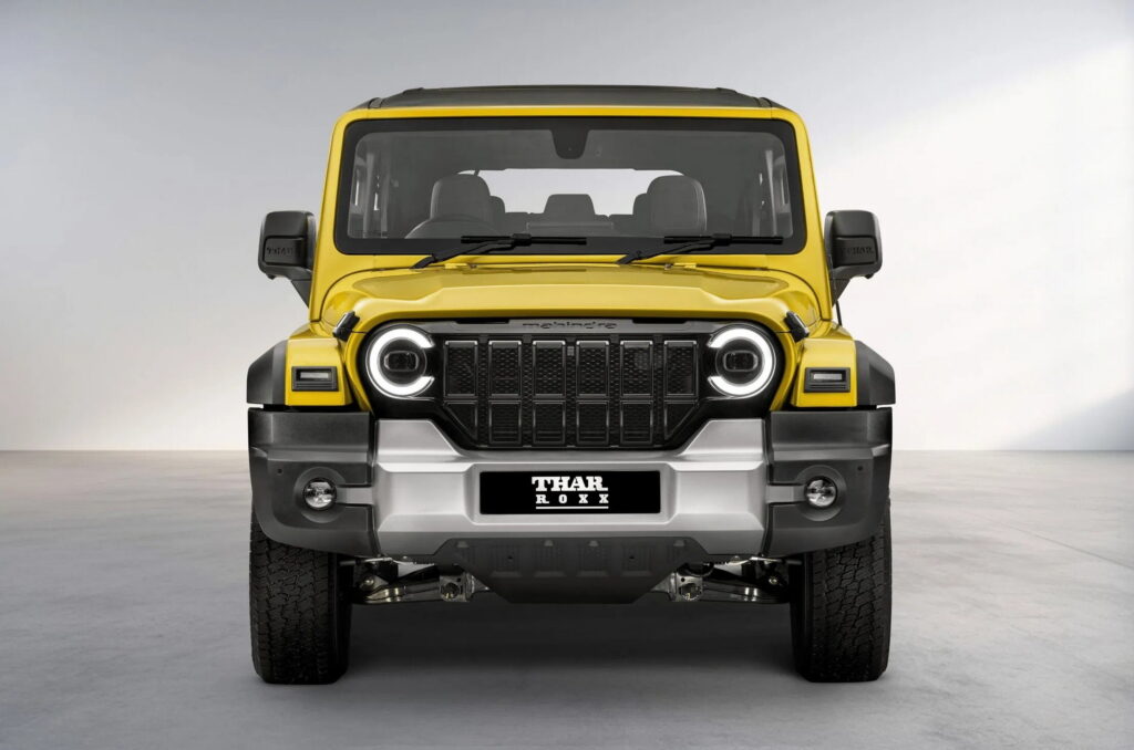 Mahindra Thar Roxx Star Edition на дорозі