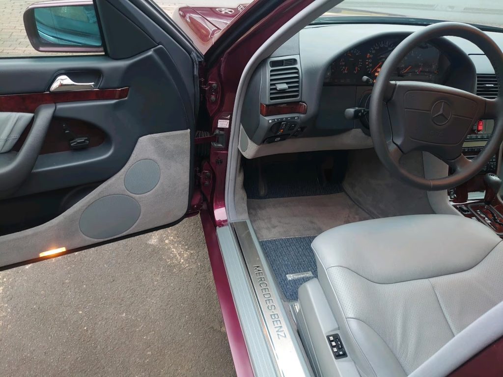 Mercedes-Benz S-Class W140