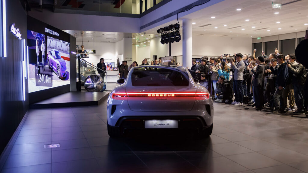 Porsche дилерський центр