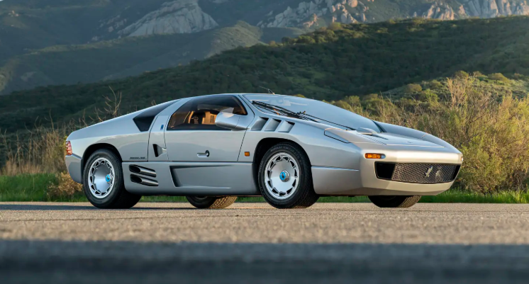 Унікальний суперкар на базі Mercedes-Benz 90-х продають у США (фото)