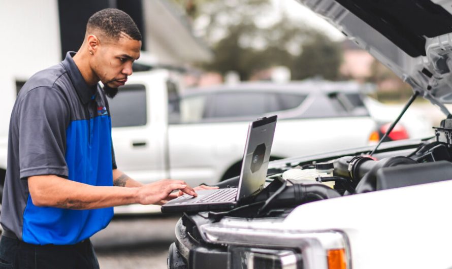 Ford пропонує цьому техніку 160 000 доларів на рік, тож чому компанія не може закрити 5 000 вакансій?