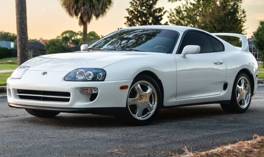 Капсула часу: 30-річна Toyota Supra пішла з молотка за ціною Lamborghini (фото)