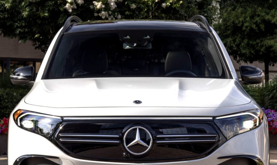 Mercedes вважав, що програмне забезпечення вирішило всі проблеми, але потім згоріли ще два електромобілі