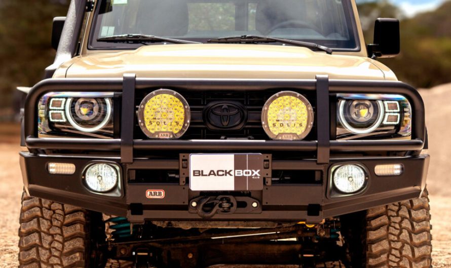 Сучасні фари Land Rover дивовижно підходять до класичного Land Cruiser, хоча це здається неможливим