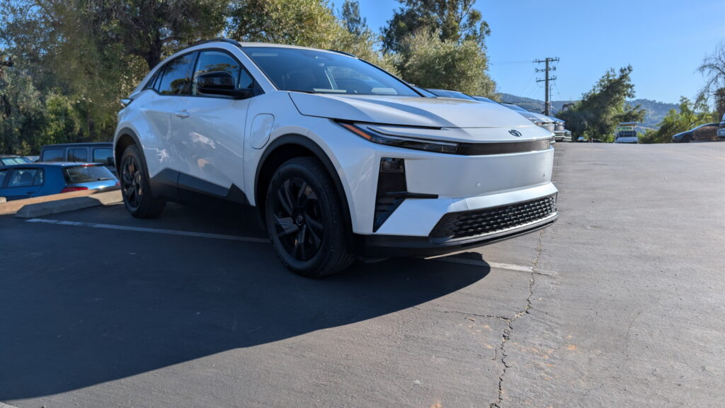 Toyota C-HR в русі