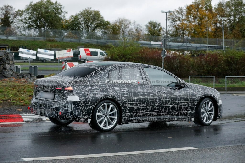 Закамуфльований прототип BMW i3