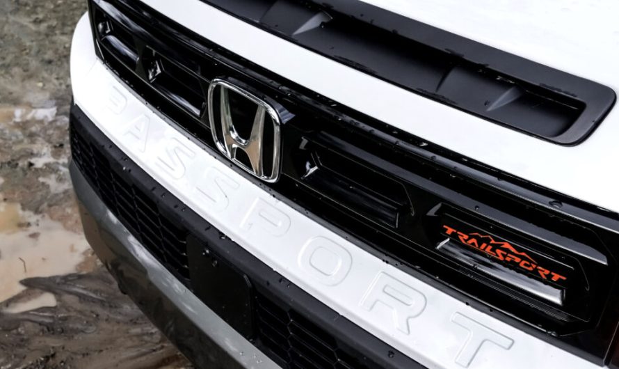 Злодії знімають емблеми автомобілів, щоб викрасти цю дорогу деталь