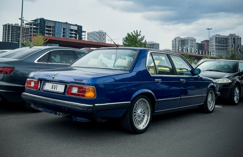BMW 735i