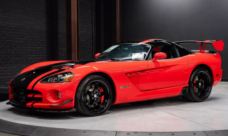Капсула часу: у продажу з’явився Dodge Viper ACR Hardcore 2008 року з пробігом 24 км (фото)