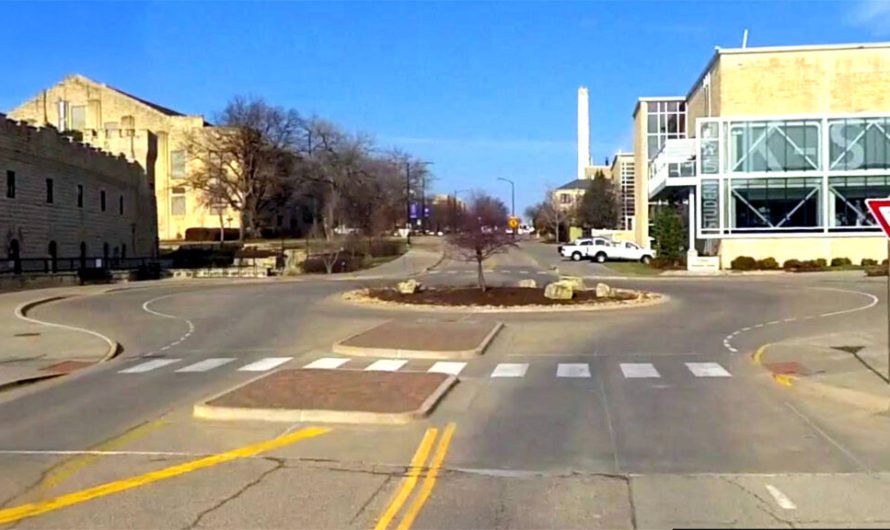 Канзас закликає водіїв завжди повідомляти про повороти, щоб уникнути небезпечних ситуацій на дорозі