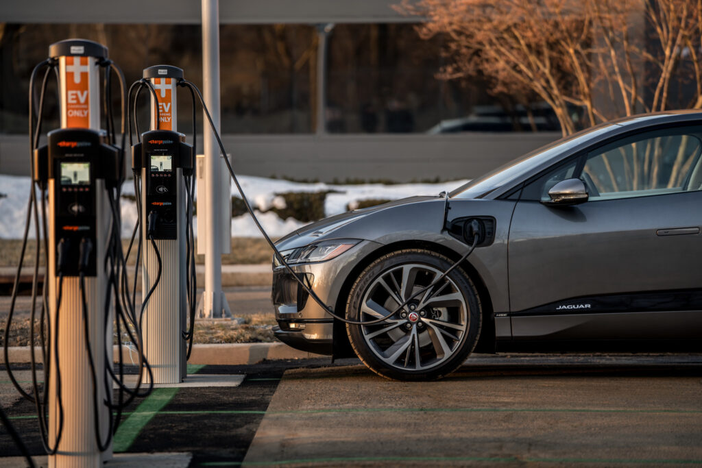 Jaguar I-Pace на зарядці