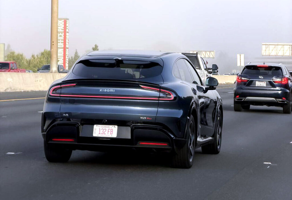 Xiaomi YU7 Max збоку