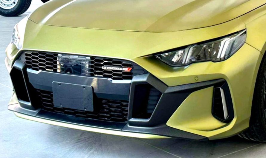 Dodge повертає свій найгрізніший компактний седан на південь від кордону у 2026 році
