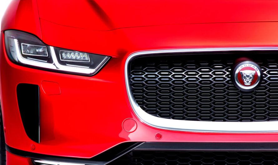 Ягуар знову попереджає тисячі власників електромобілів про необхідність паркування на відкритому повітрі