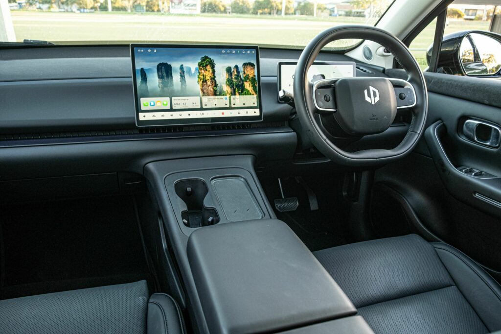 Салон та ключ-карта Leapmotor C10 REEV