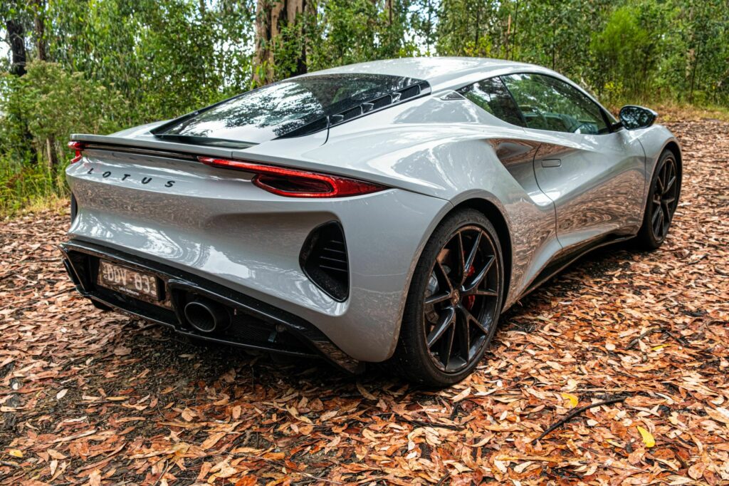 Lotus Emira Turbo SE ззаду