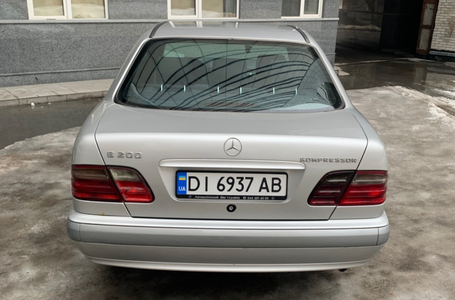 Mercedes-Benz E-Class W210