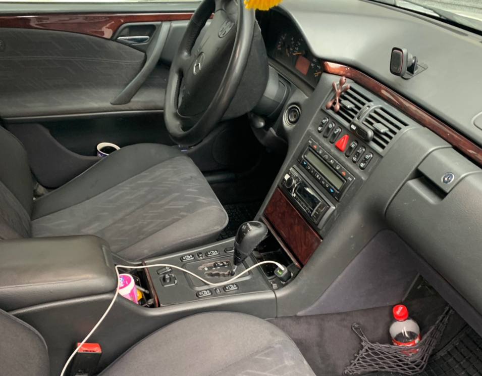 Mercedes-Benz E-Class W210