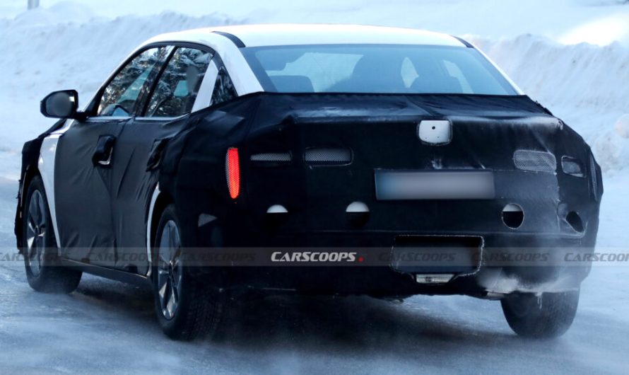 Нова Elantra від Hyundai відмовляється від сміливого дизайну, який приніс їй популярність