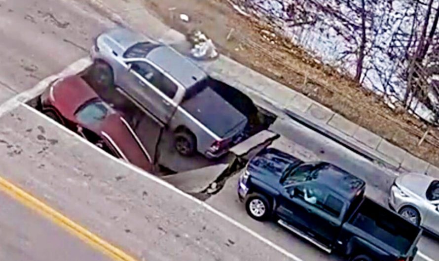 Вулиця в Омасі раптово провалилася, поглинувши автомобілі за лічені секунди