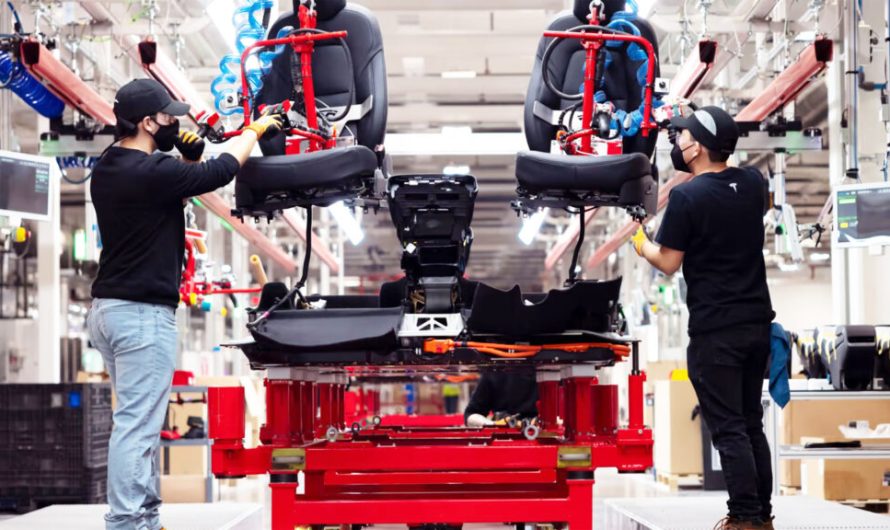 Тисячі американців втратили роботу, а Visa прийняла 1355 нових співробітників. Тепер Tesla зобов’язана дати пояснення