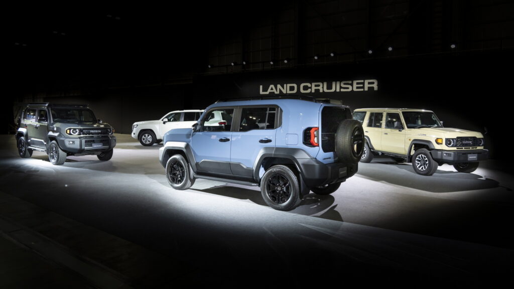 Toyota Land Cruiser FJ Showroom rear