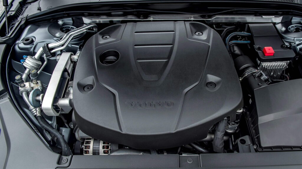 Підкапотний простір Volvo S90 2017