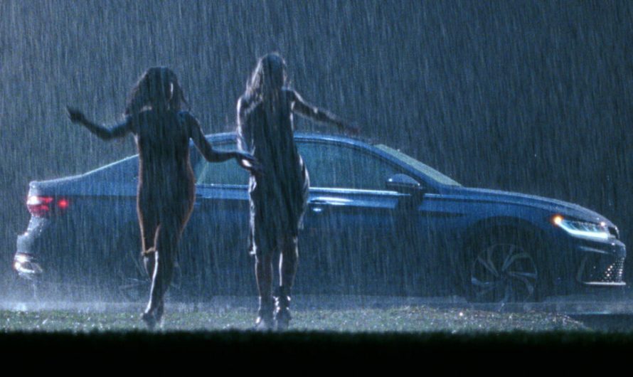 Реклама Volkswagen на Супербоулі закликає сісти за кермо, але компанії потрібні саме покупці