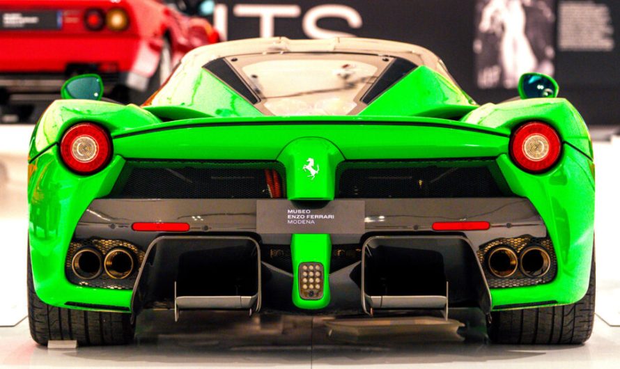 Автомобіль LaFerrari від Jay Kay — єдиний, що виглядає так, ніби Ferrari програла парі Lamborghini