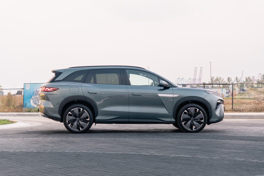 BYD Sealion 8 ззаду