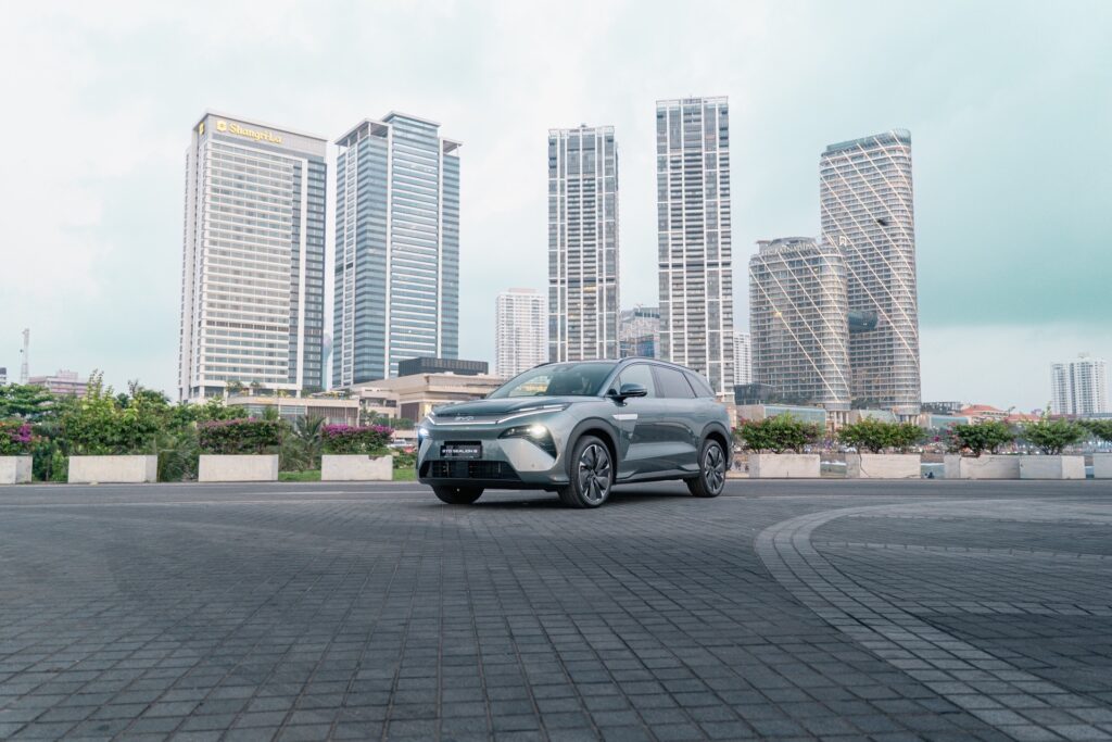 BYD Sealion 8 вид спереду