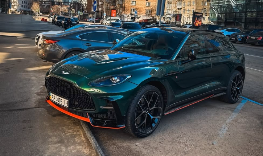 У Києві помітили новий напотужніший кросовер світу від Aston Martin (фото)