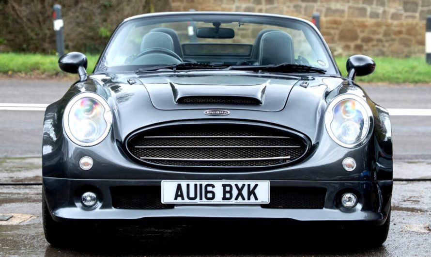 Цей старовинний родстер не такий, як може здатися