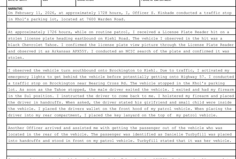 Поліція Арканзасу націлила зброю на сім’ю, а потім звинуватила у всьому рамку номерного знака
