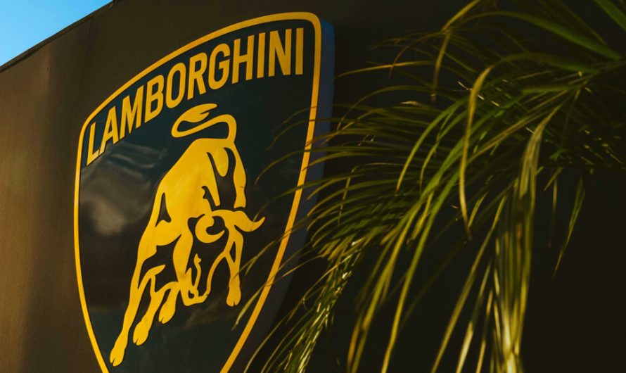 Плани щодо електромобілів відкладаються, оскільки Lamborghini розширює лінійки двигунів V8 та V12